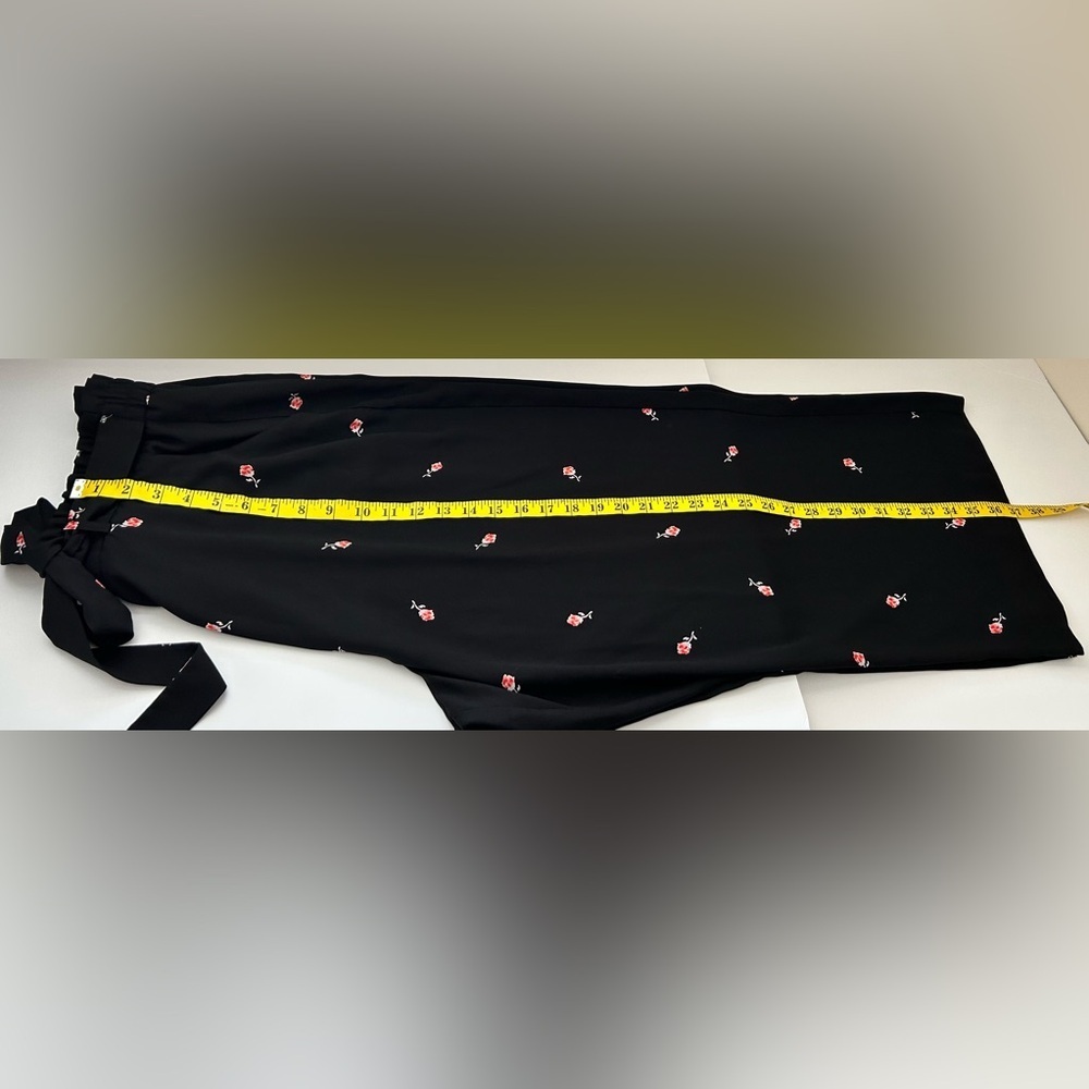 Wide-Leg Black Floral Print Pants with Tie Waist - Picture 4 of 6